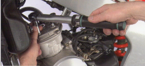 demontage du kit cylindre piston de la 50cc